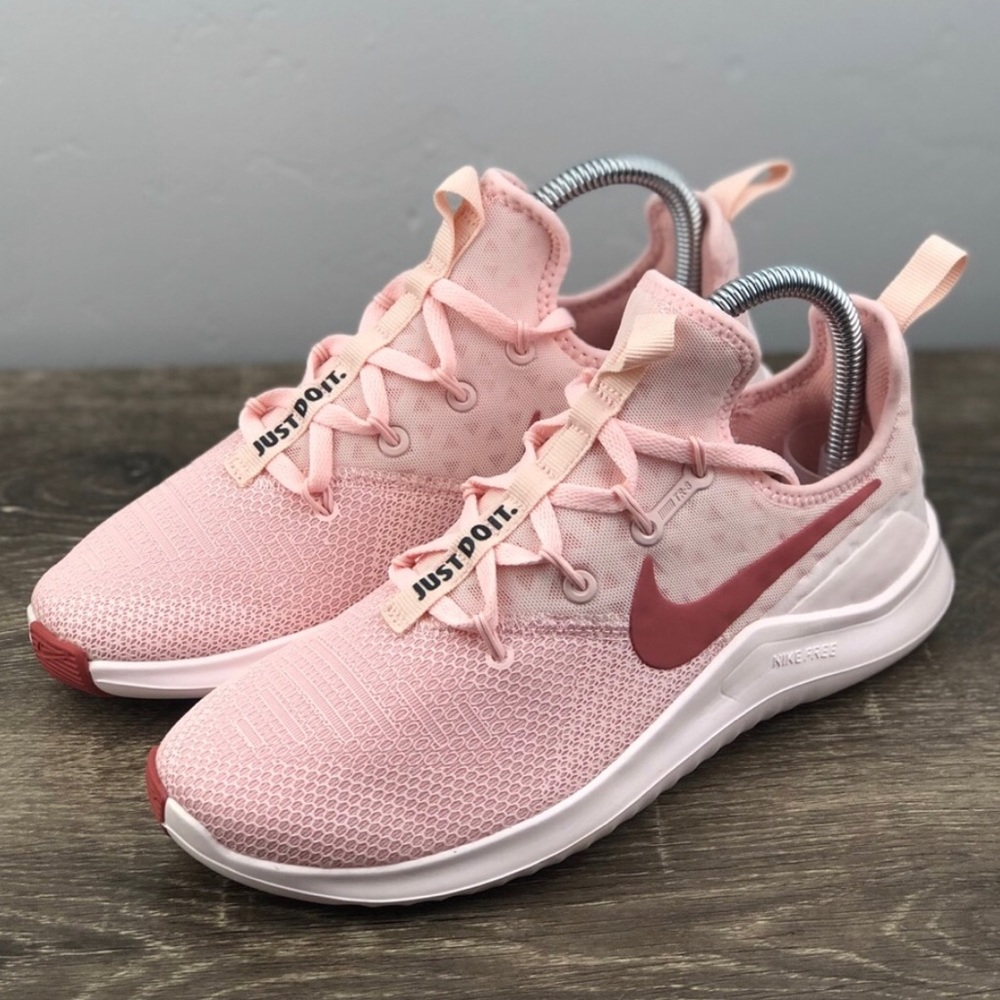 NEW Nike Free TR 8